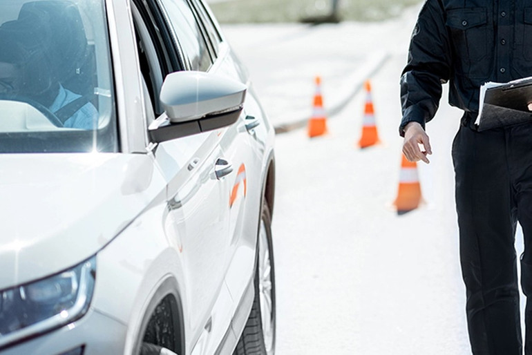 2026 Muayenesiz Araç Kullanma Cezası Ne Kadar? Araç Muayenesi Gecikirse Ne Olur, Araç Bağlanır mı? resim: 0