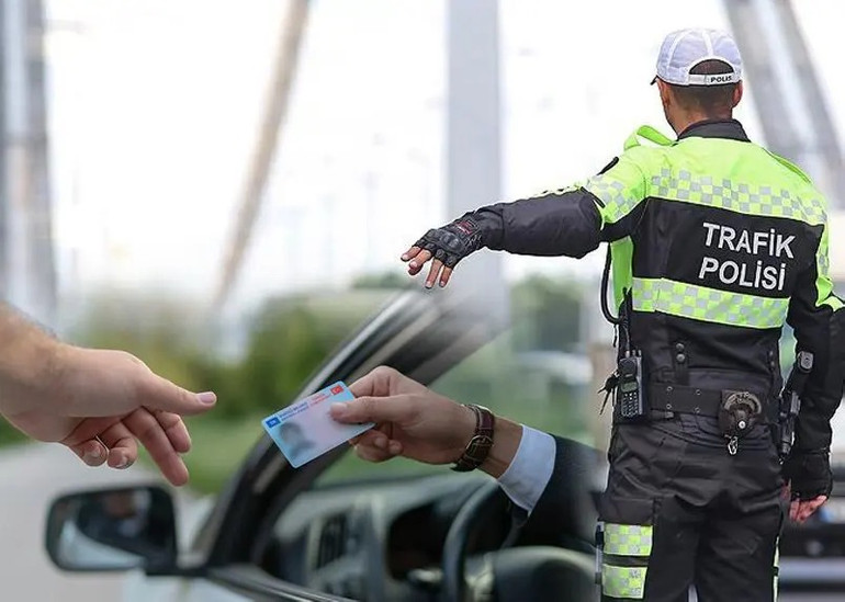 Trafikte Yeni Dönem! İhlaller Bıçak Gibi Kesildi: Makas Atan ve Drift Yapanlara Büyük Ceza… resim: 1