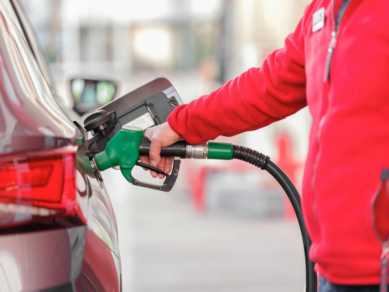 Araç Sahiplerine Müjde: Benzine İndirim Geldi: İşte 8 Mayıs 2026 Güncel Akaryakıt Fiyatları resim: 0