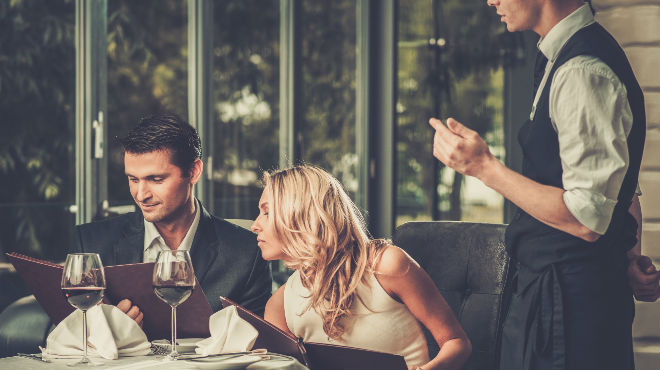 Restoranlarda daha fazla harcamamak için tuzaklara dikkat!