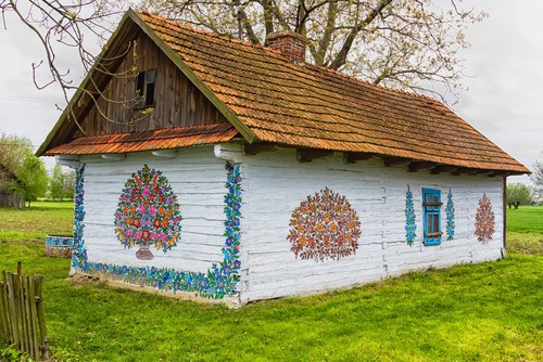 Dünyanın her mevsim çiçek açan köyü şaşırtıyor