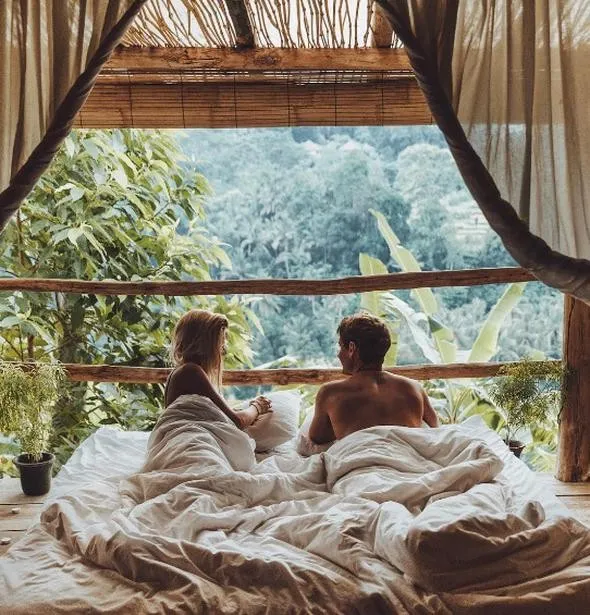 Paylaştıkları her fotoğraf için 12 bin dolar kazanan çiftin muhteşem tatil kareleri