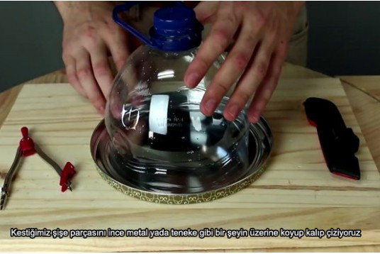 Şişeden elektrikli süpürge yaptı