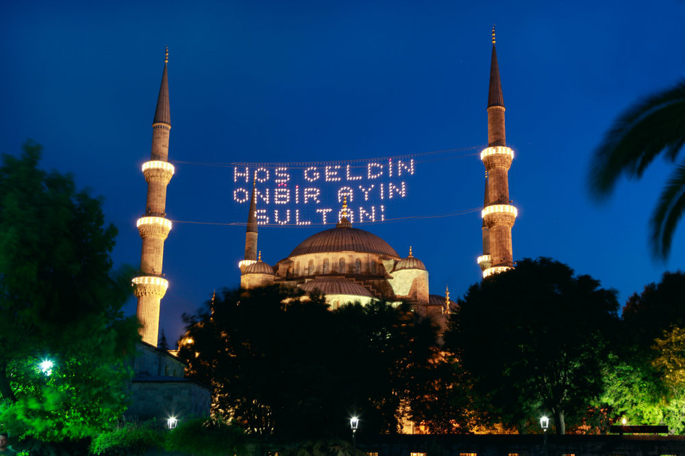 Nihat Hatipoğlu�na göre iftar sofraları nasıl olmalı?