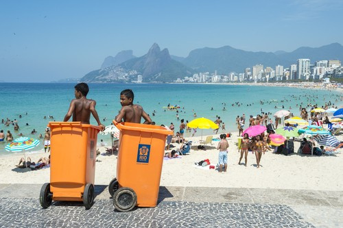 Yere çöp atmanın cezası 156 Brezilya Reali. 