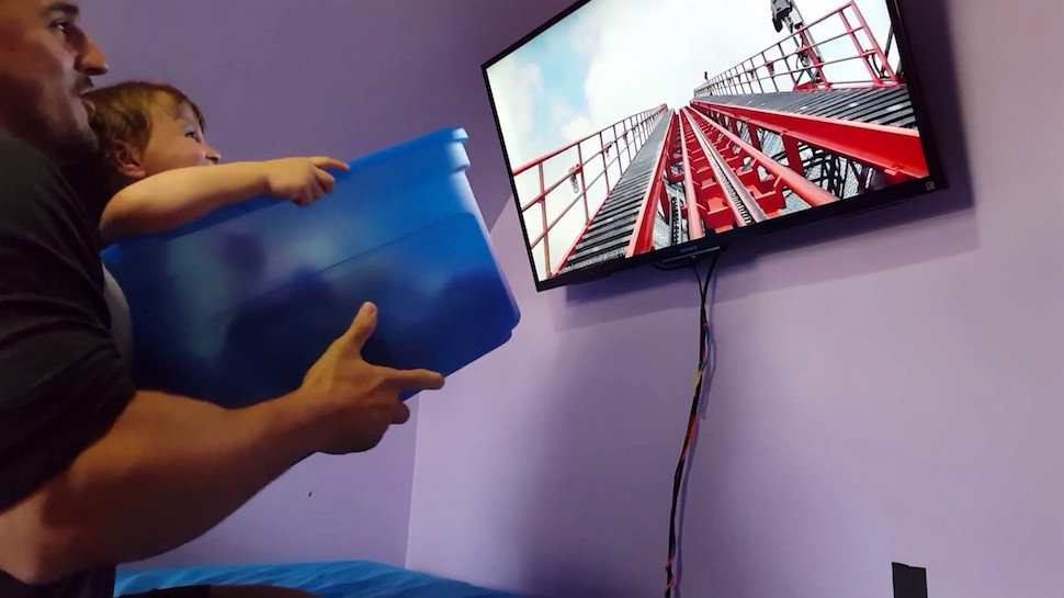 Düşük bütçeyle çocuğuna roller coaster keyfi yaşatan baba