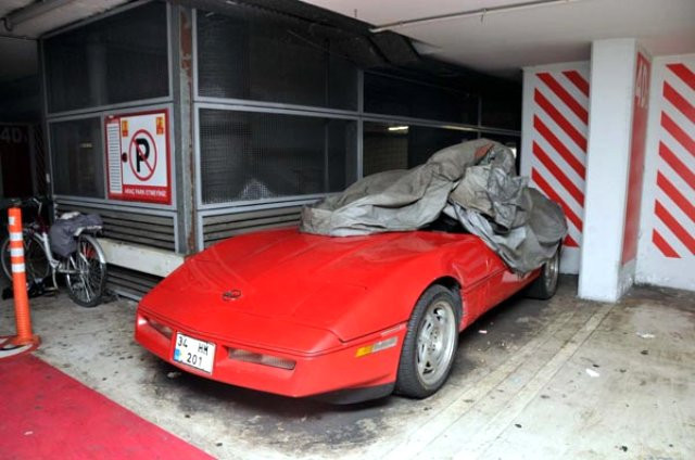 Atatürk Havalimanı Otoparkında Kalan Lüks Otomobiller