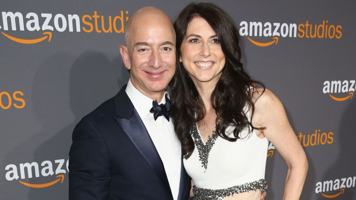 Jeff Bezos'un Boşandığı Eşi 37 Milyar Dolarlık Servetinin Yarısını Bağışlıyor