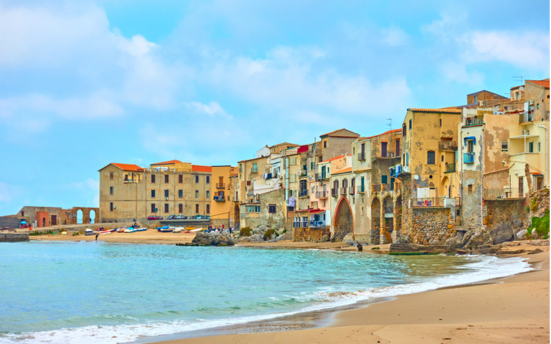 İtalya'daki 1 Euroluk Villalar İçin Cepten Çıkan Para 100 Bin Euroyu Buluyor