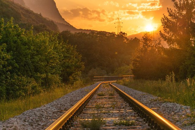 Uzayıp Giden O Tren Yolları