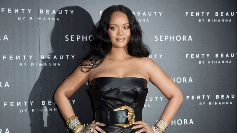 Fenty’nin Serveti: Rihanna Artık Resmi Olarak Milyarder