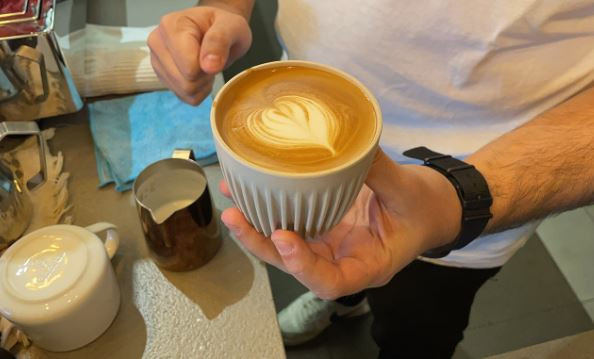 Tek kullanımlığa karşı atık kahveden fincan!