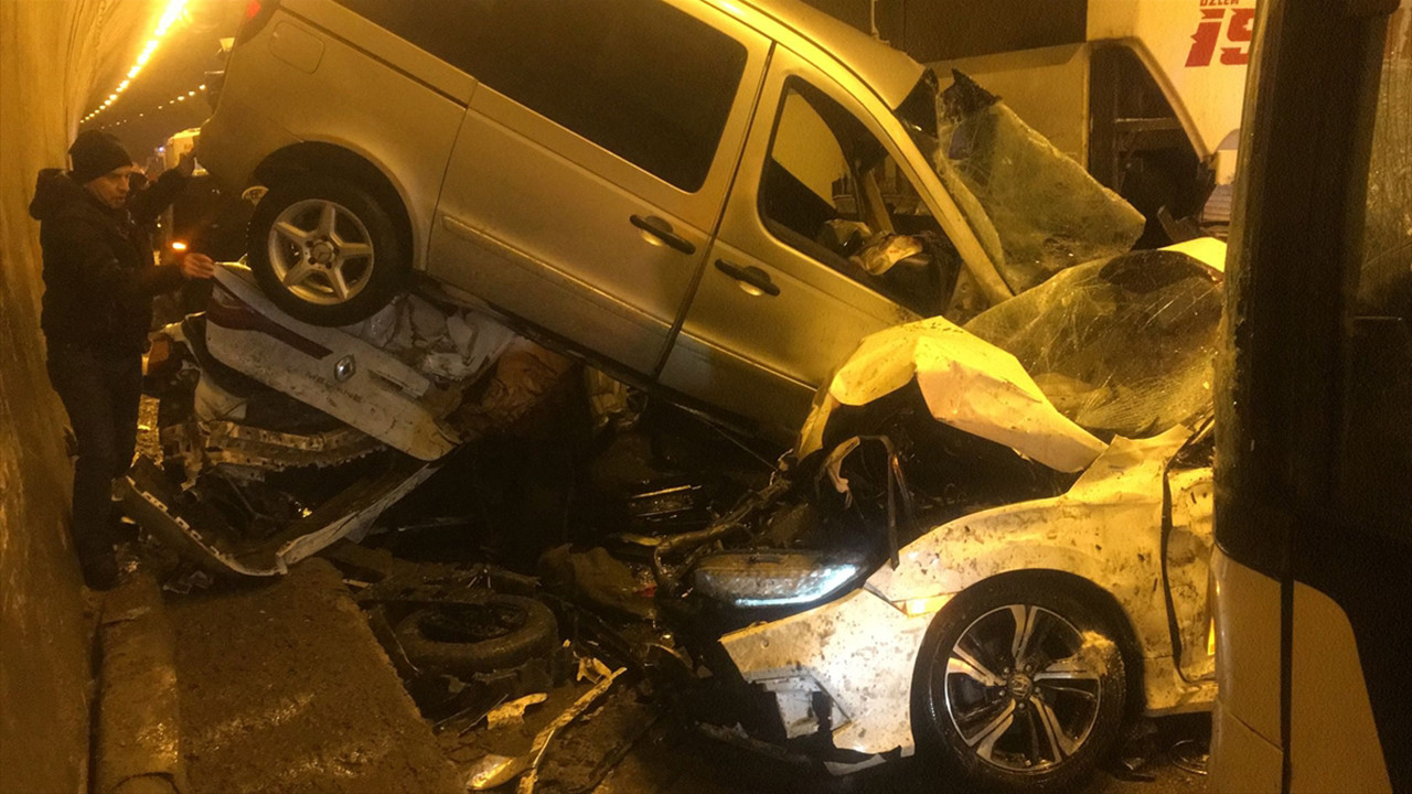 İstanbul yönünü kilitleyen zincirleme kaza!