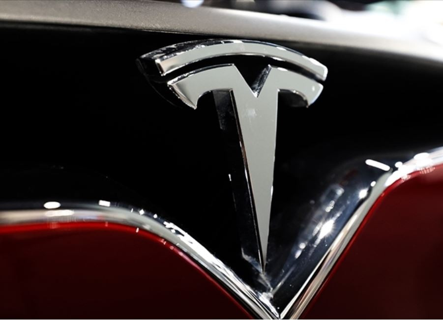 Tesla'nın 130 futbol sahası büyüklüğündeki fabrikası açıldı