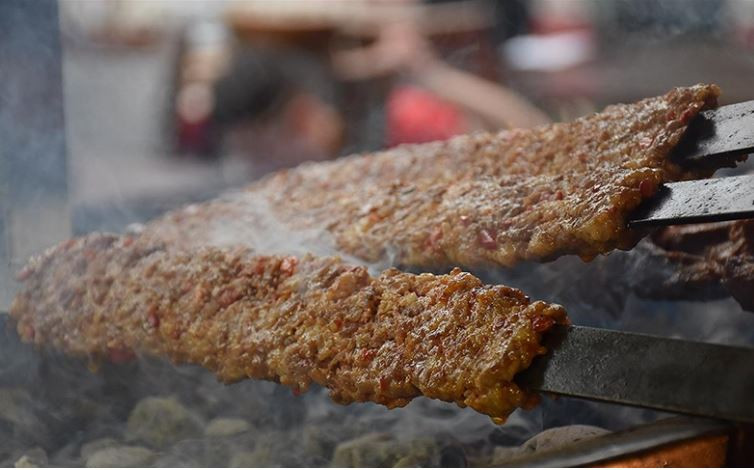 Adana kebapta lezzetin sırrı zırhta