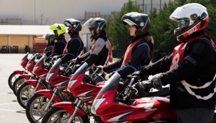 Motosikletliler güvenli ve bilinçli sürüş için eğitimde!