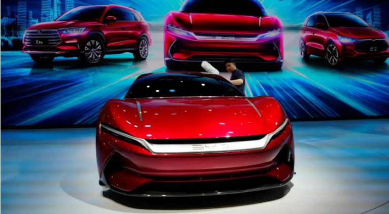 Zirvede söz vermişti! Benzin ve motorine veda etti