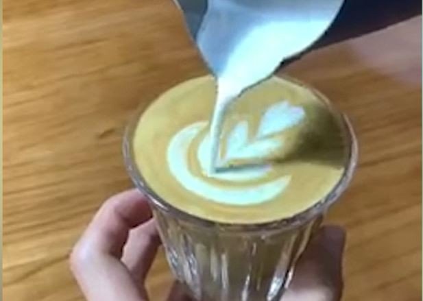 Kahve üzeri desenler nasıl çizilir?