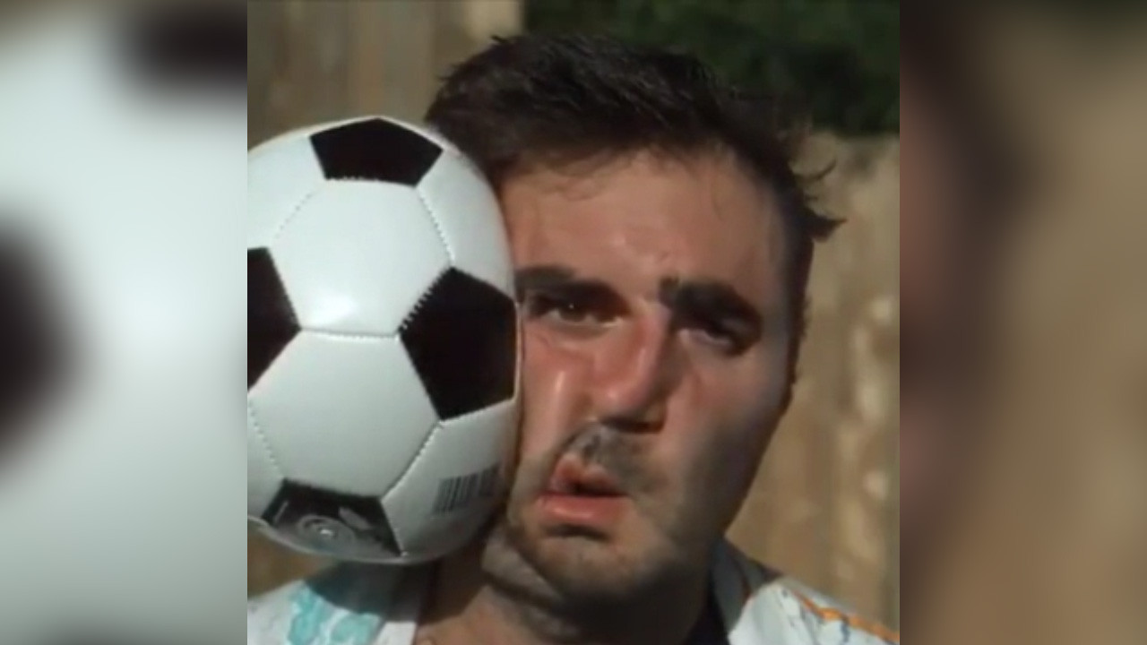 Yüze çarpan futbol topunun yarattığı etki!