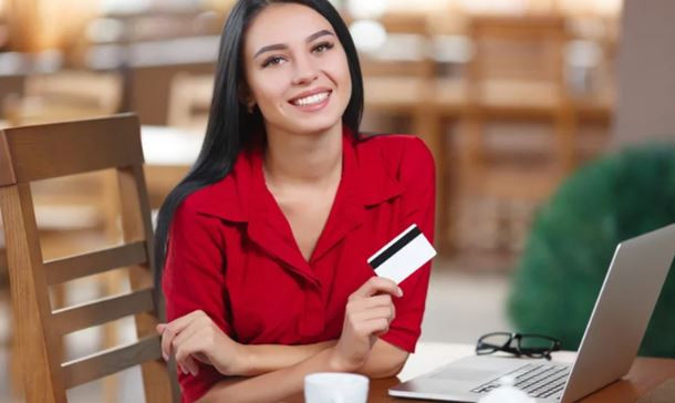 4- Kredi kartı yaptığınız harcamaları (...) güne kadar toplu şekilde geç ödeme imkanı sunar.