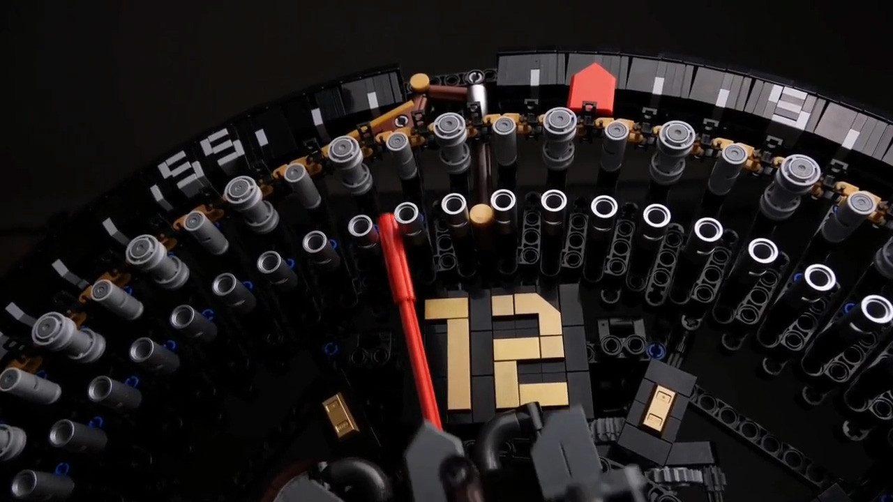 Lego'dan yapılan muazzam saat dikkat çekti