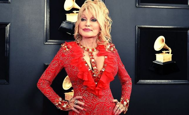Dolly Parton (76 yaşında)