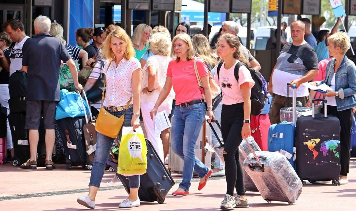 2022 Türkiye ilk 6 ayda kaç milyon turist ağırladı, ilk sırayı hangi ülke aldı?