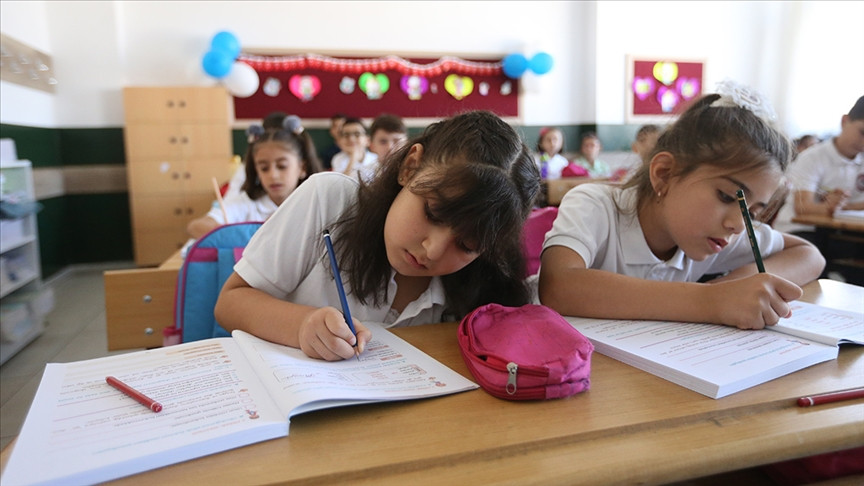 Ara tatil kaldırılacak mı? Bakan'dan açıklamalar