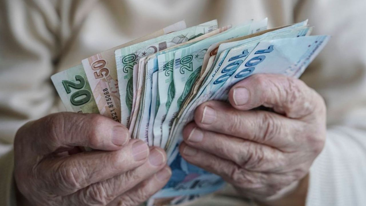 Emekli maaşı zammı: 2023-2024 yılı için beklentiler ve açıklamalar!