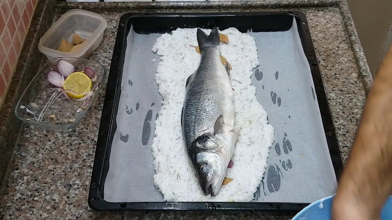 Daha önce tuzda balık tarifi denediniz mi? Farklı tatları denemeyi sevenlere tuzda balık tarifi!