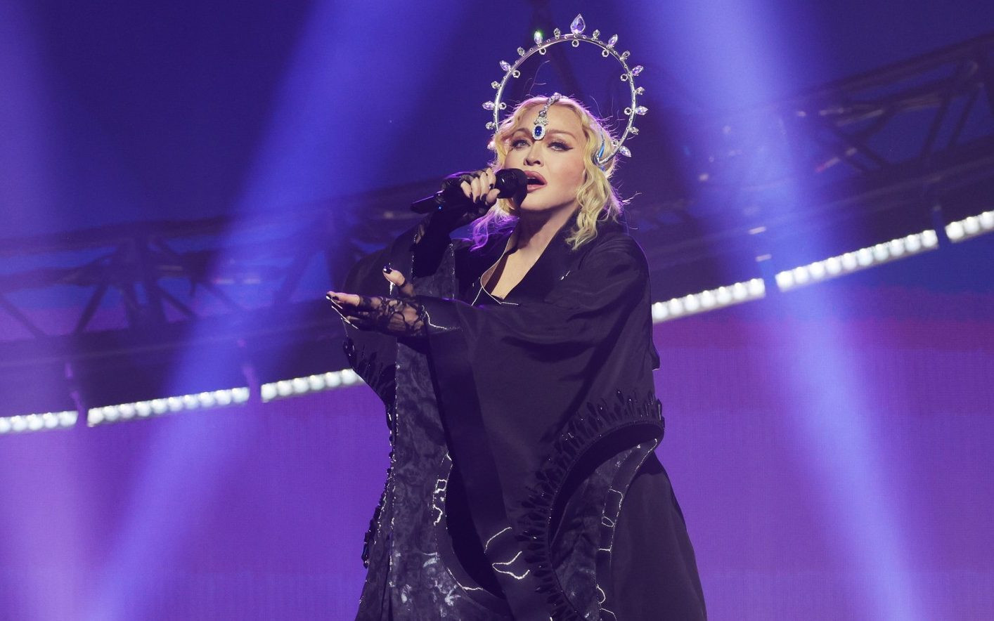 Müzik yasağını ihlal eden Madonna'ya para cezası!