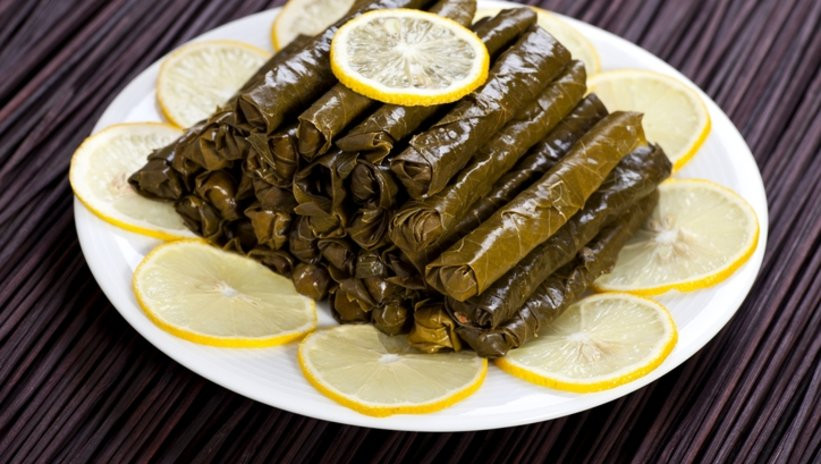Osmanlı mutfağının vazgeçilmezi, sofraların aranan lezzeti “zeytinyağlı yaprak sarma” tarifi