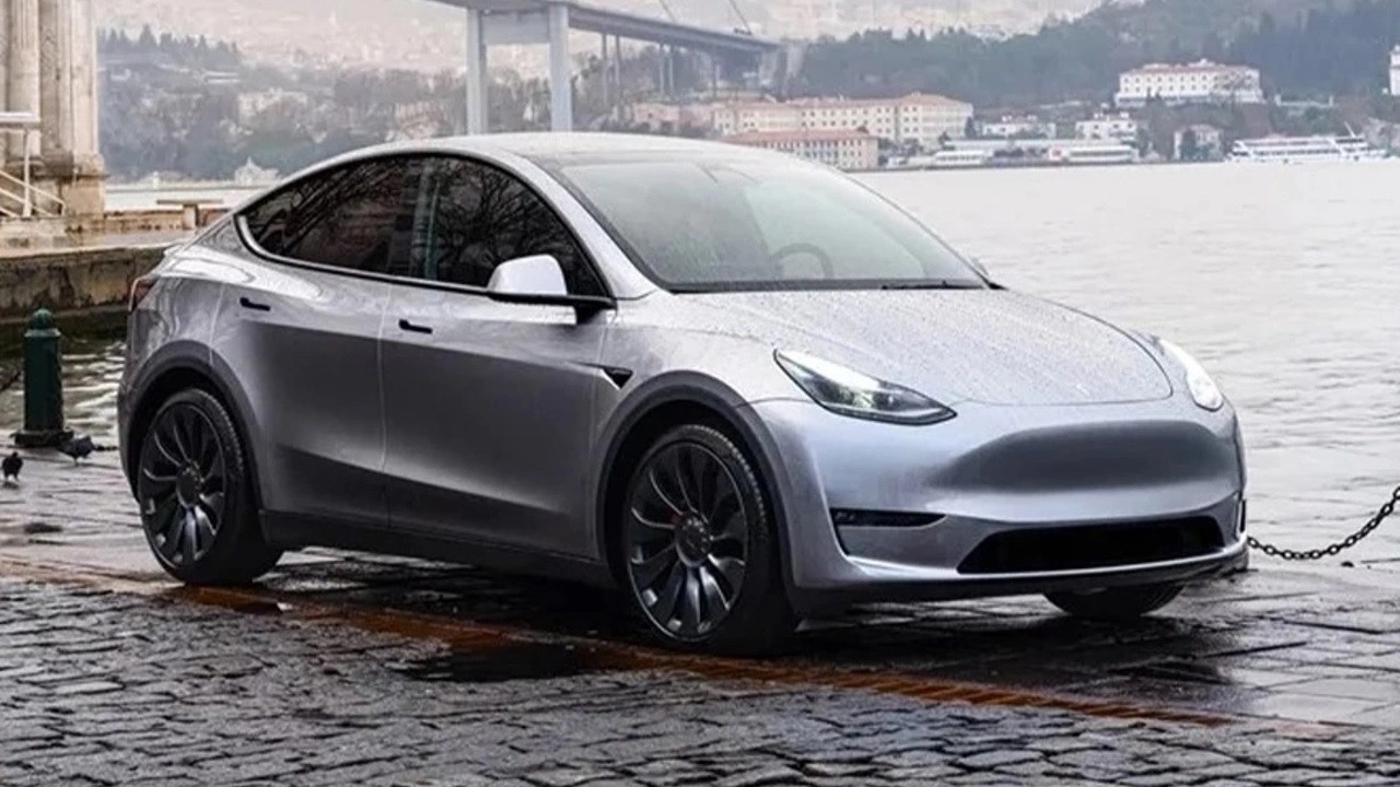 Yağmurda kalan Tesla’dan kötü haber! Binlerce dolar masraf çıkardı