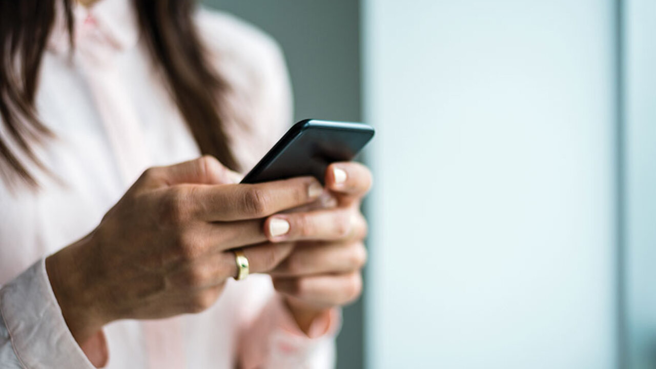 Öğrencilerin vergisiz alabileceği telefonların satış tarihi belli oldu! Modeller ve alım şartları!