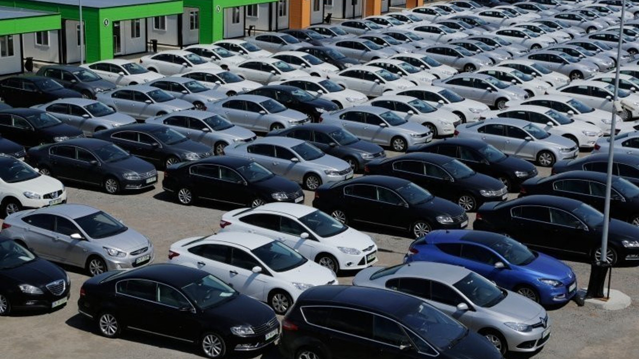 İkinci el otomobilde talep azlığı yaşanıyor! Fiyatların yüzde 30'a kadar gerilemesine tahmin ediliyo
