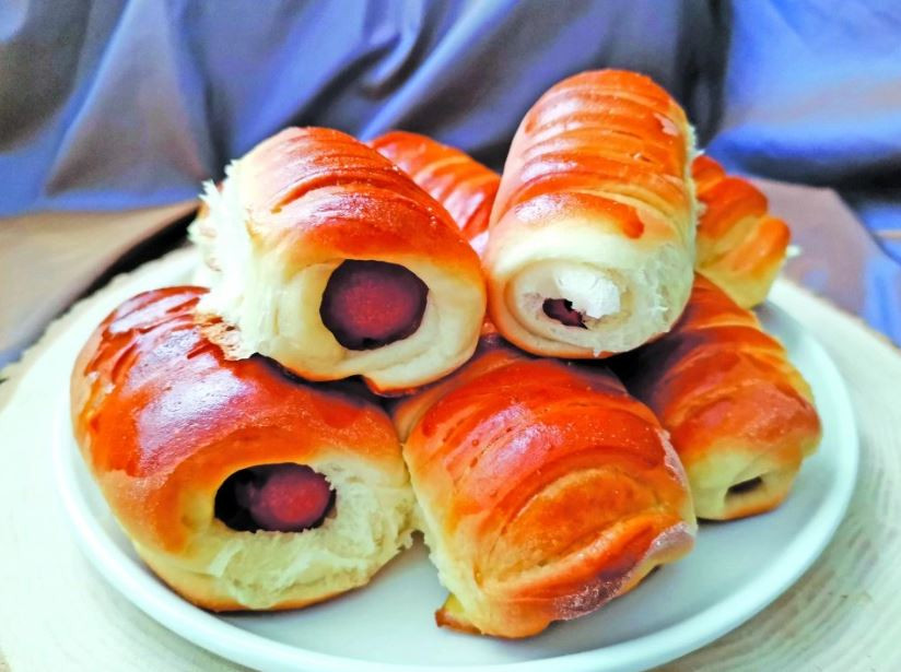 Çocuklarınızın bayılacağı sosisli hamur tarifi! İşte püf noktaları...