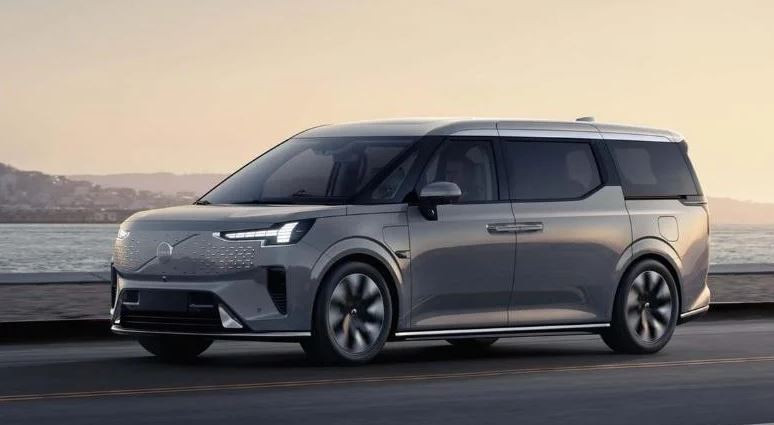 Volvo'nun ilk elektrikli minivanı tanıtıldı! İşte dikkat çeken özellikleri...