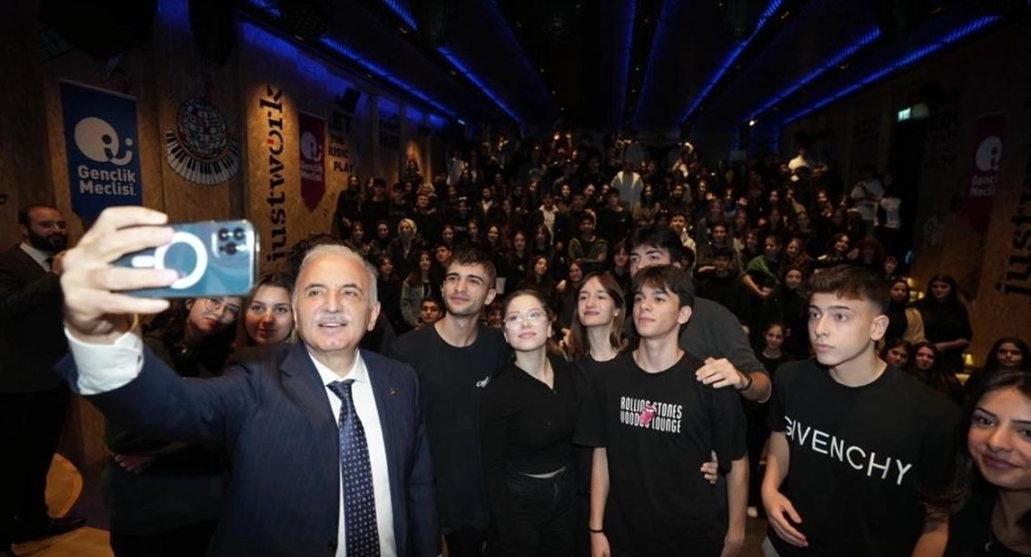 Ümraniye Belediyesi'nden ilk kez üniversite kazanan gençlere 7 bin lira eğitim desteği