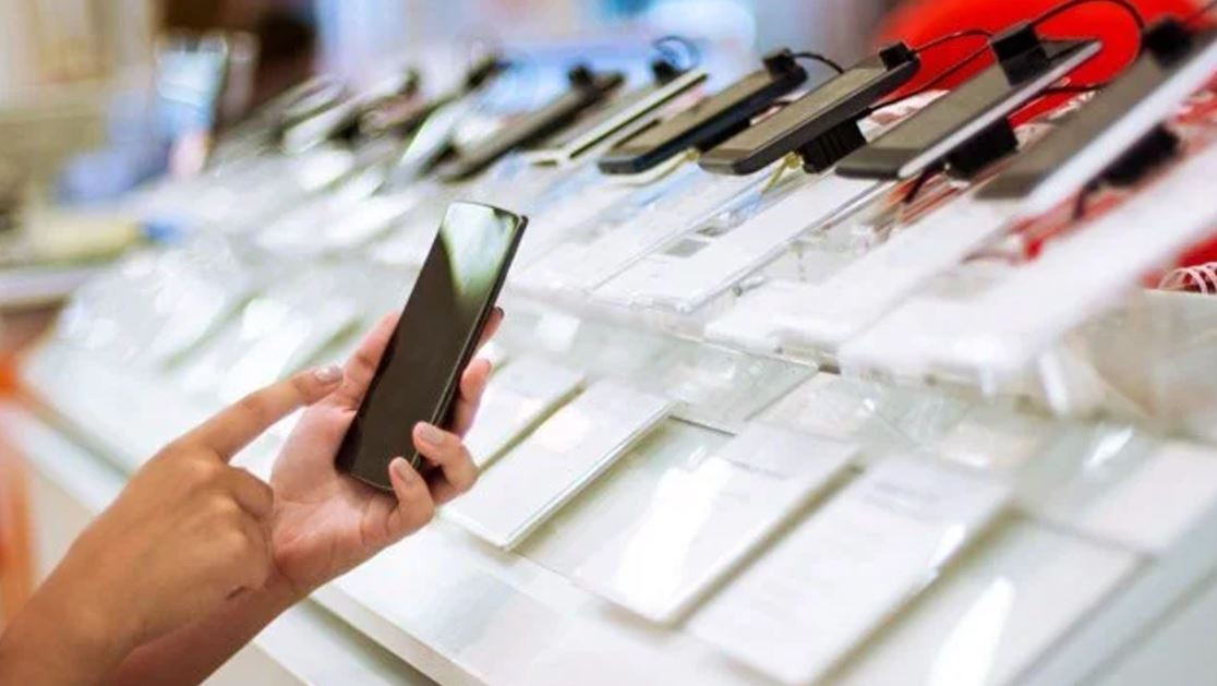Öğrencilere vergisiz telefon satışı başladı: Hangi modeller alınabilecek?