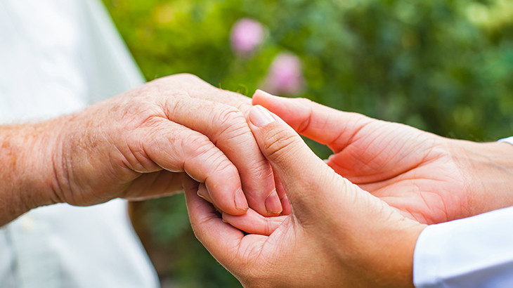 El titremesi yaşıyorsanız dikkat! El titremesi neden olur? Neye işaret?