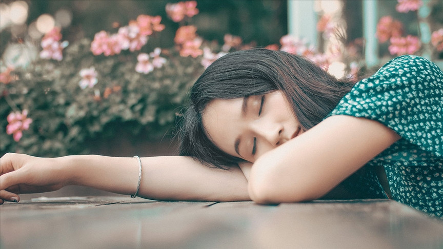 Uyku yoksunluğu en çok gençlerde görülüyor!