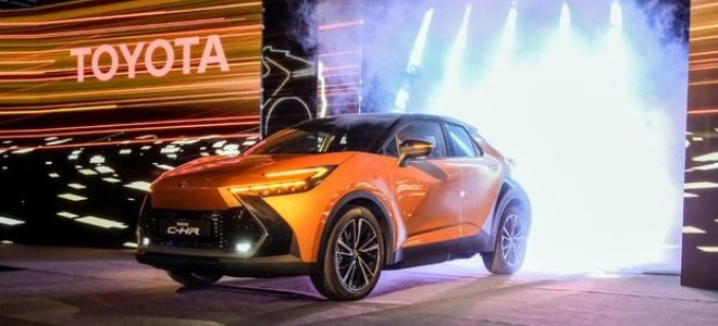 Türkiye'de üretilen ilk şarj edilebilir hibrit otomobil Toyota C-HR banttan indi