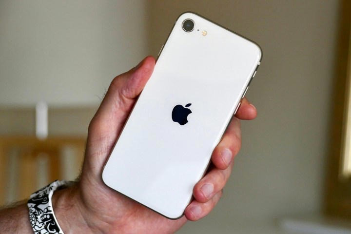 3. iPhone SE (4. Nesil): En büyük revizyon