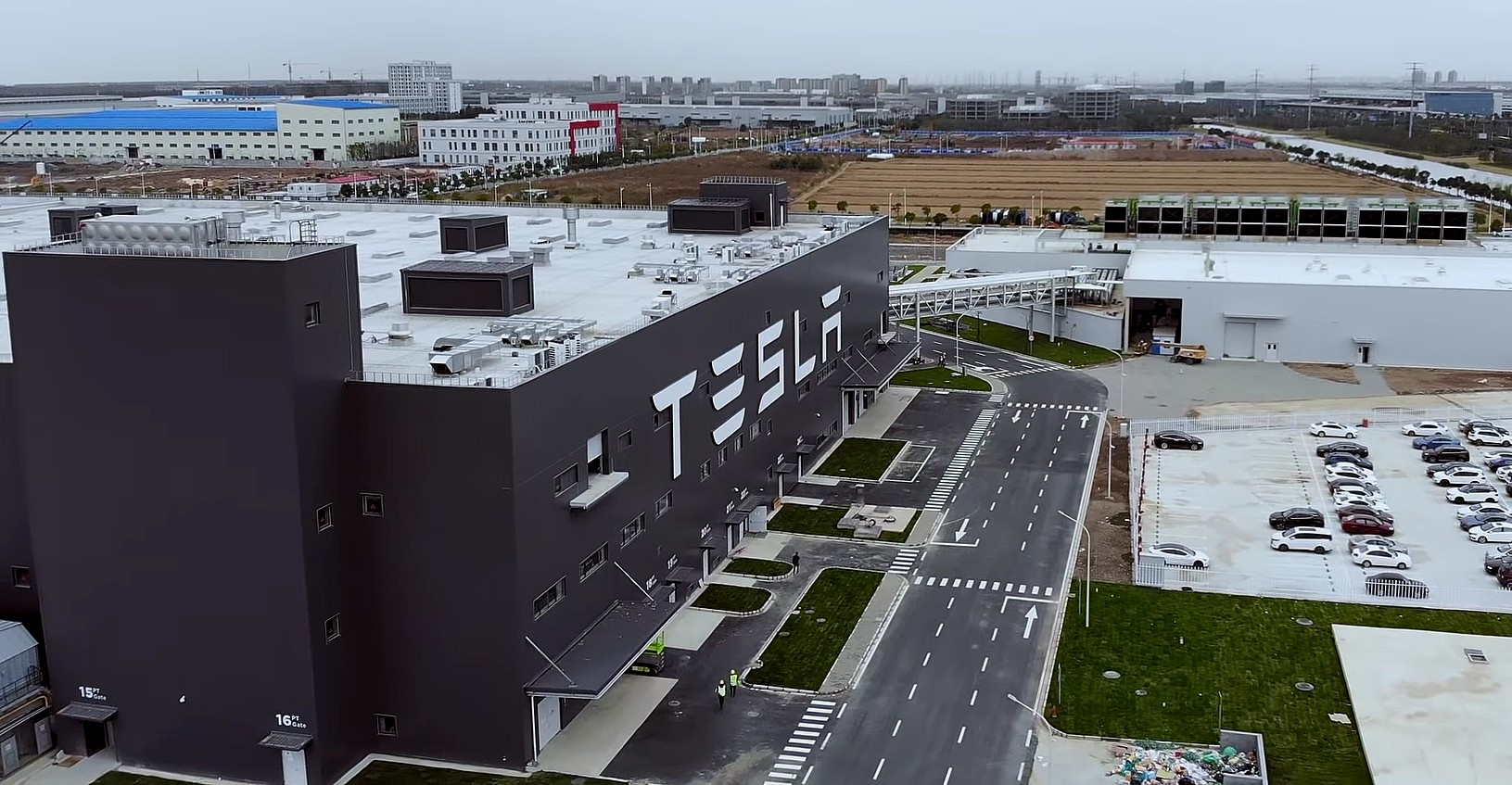 Tesla Çin'de dev bir adım atıyor 2024'te Şanghay’da megapack fabrikası faaliyete geçiyor