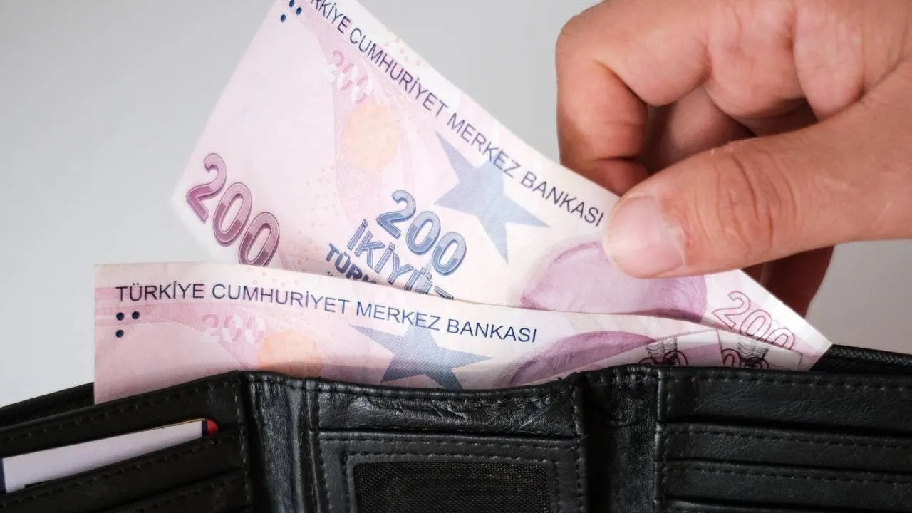 Asgari ücret açıklamasından sonra zincir marketlerde fiyat etiketleri değişiyor! TÜKONFED başkanı...