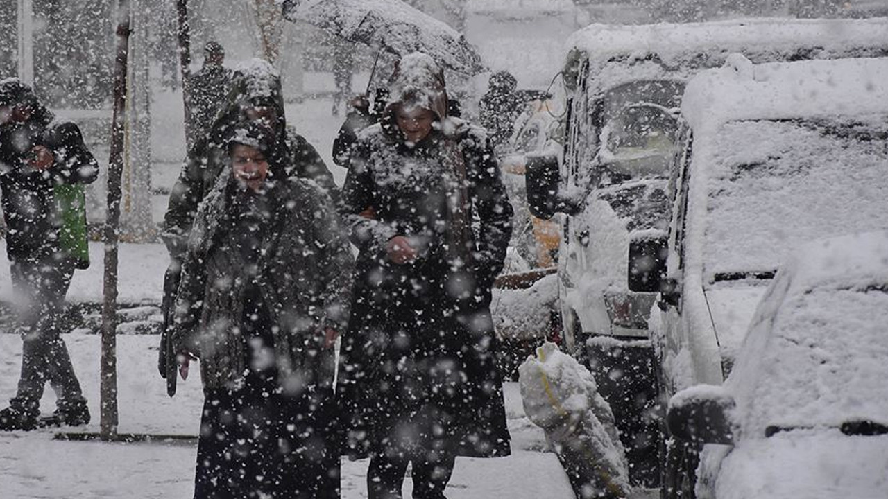 Kar kapıda: Yüksek kesimlerde kar yağışı bastıracak, alçak kesimlerde ise sağanak yağışlar gelecek