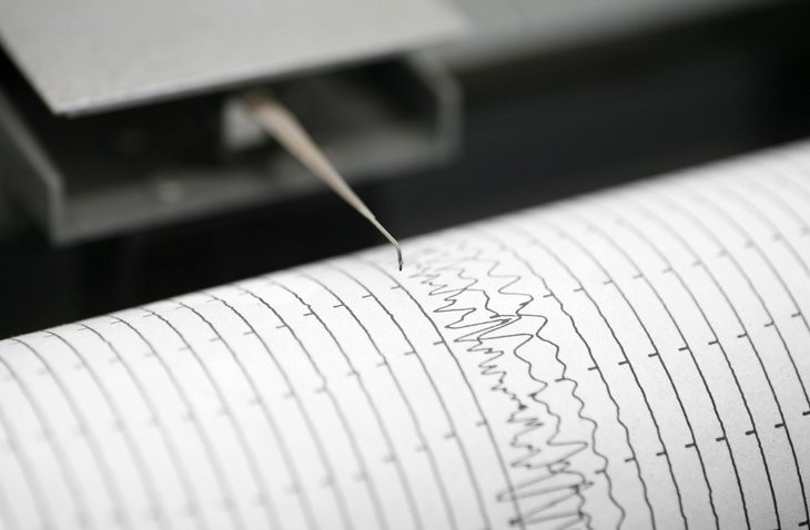 Deprem yakınındakine de uzağındakine  de travma nedeni!