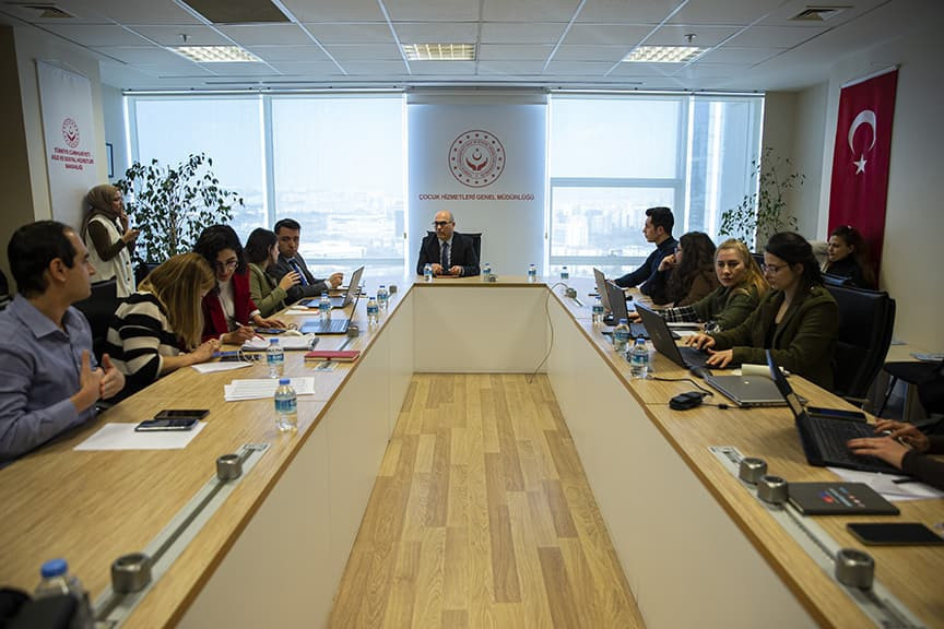 ‘ÇOCUKLAR İLE AİLELERİNİ KAVUŞTURMAYI HEDEFLİYORUZ’