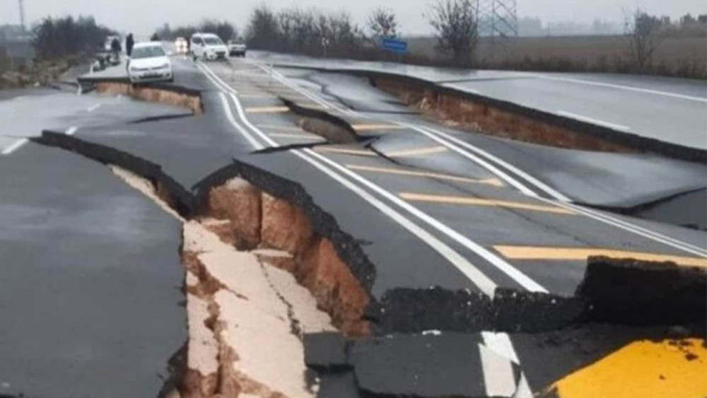 DEPREM NEDENİYLE KAPATILAN YOLLAR VE KONTROL KESİM NUMARALARI