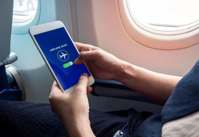 Uçakta telefonlar neden uçak moduna alınır?